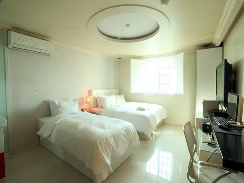 Merdi Hotel Suwon Exterior foto
